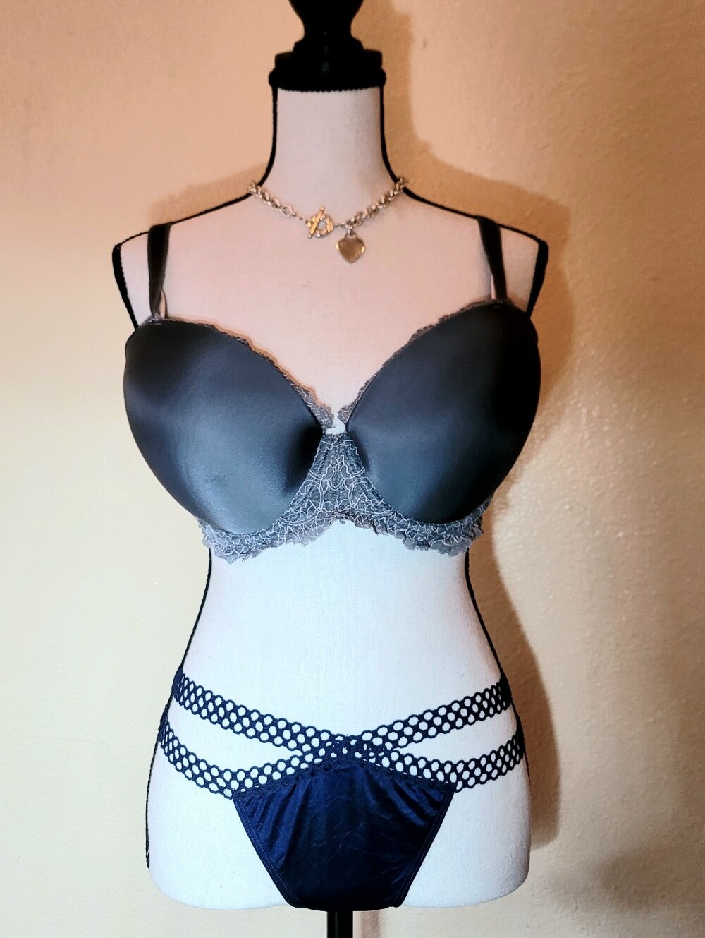 VS Victoria's Secret Dream Angels Lightly Lined Lace DemiBra 34DDD & Thong Grey